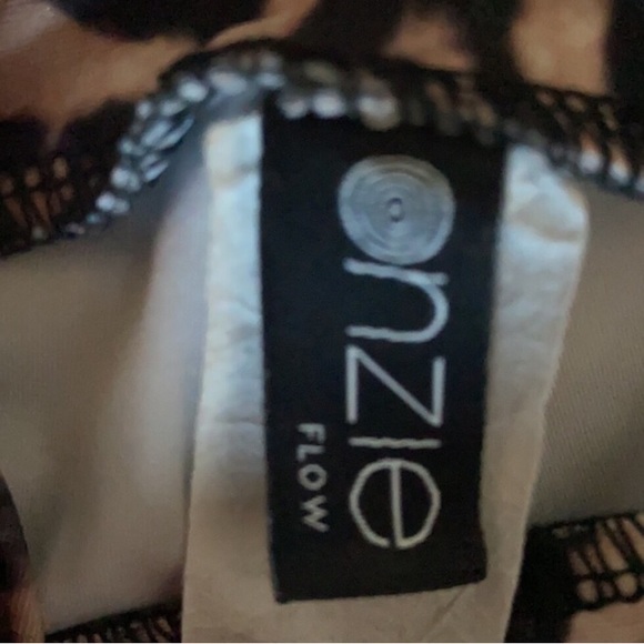 XS Onzie High-waisted Leopard Leggings 28”. - Picture 4 of 6